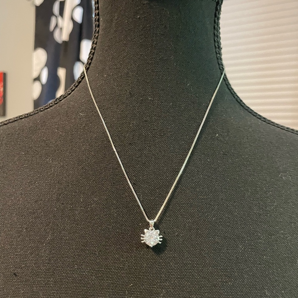Dazzling Silver Necklace with Crystal Pendant